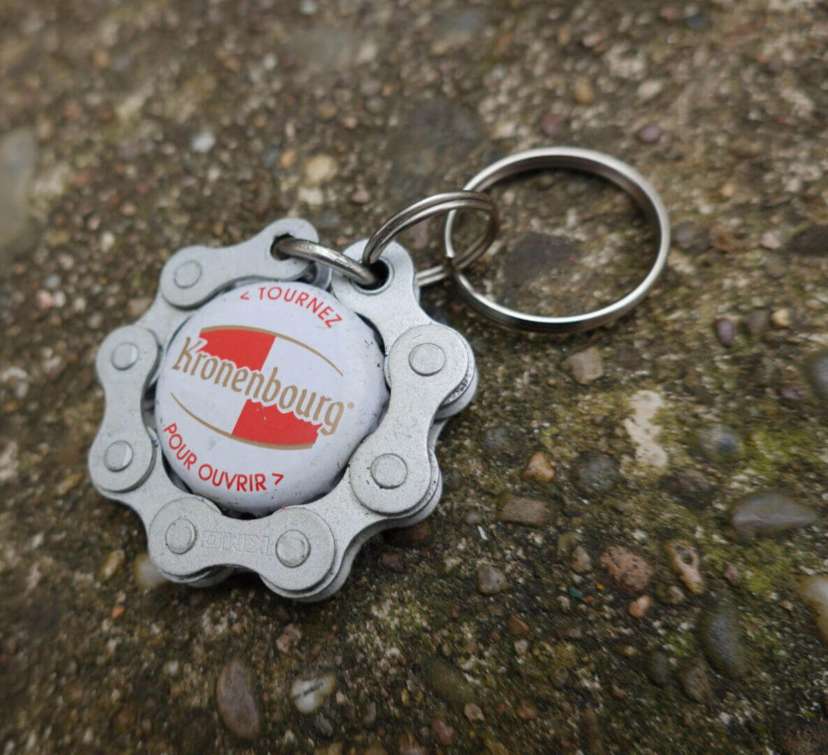 Porte-clés chaîne + capsule Kronenbourg