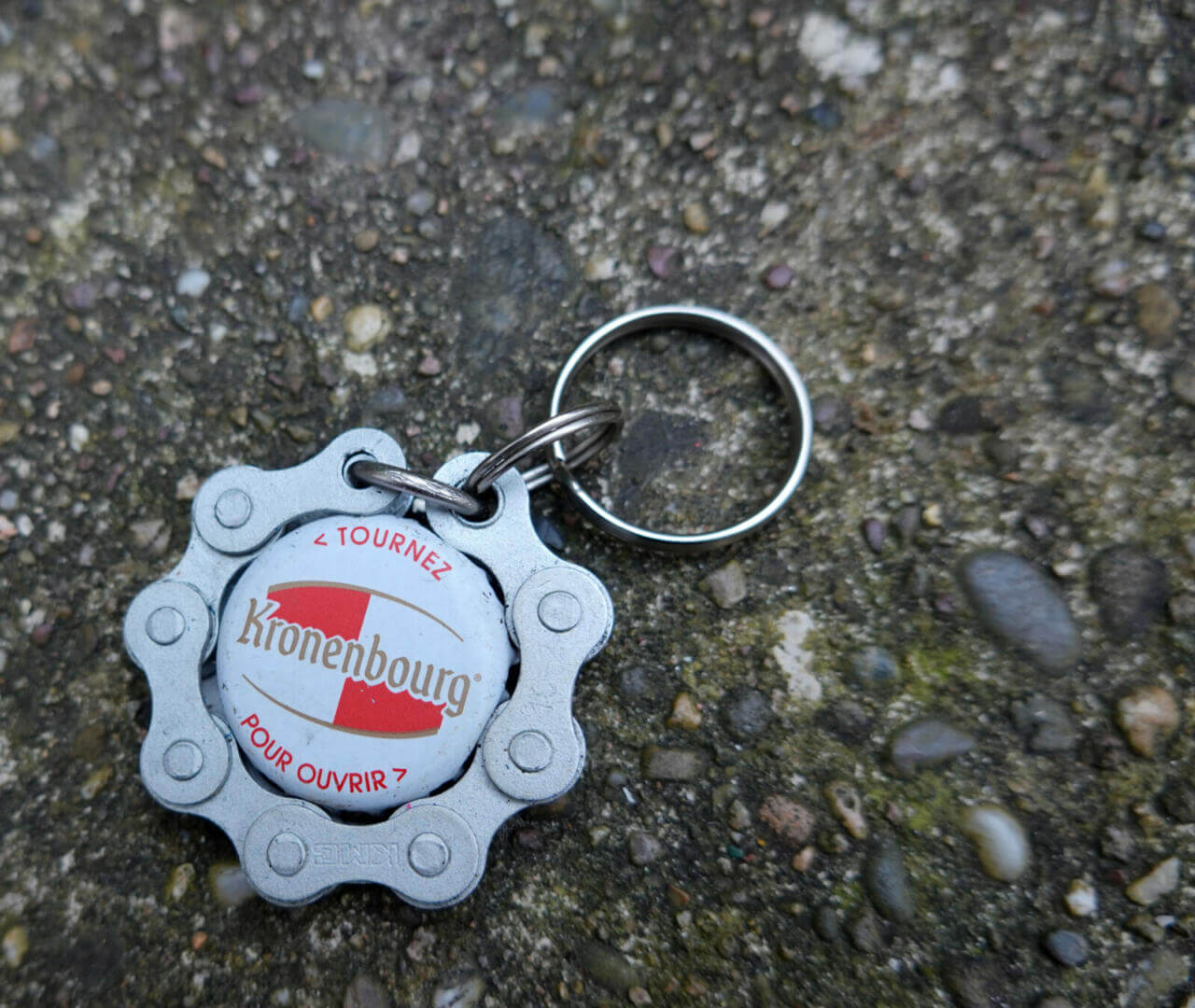 Porte-clés chaîne + capsule Kronenbourg