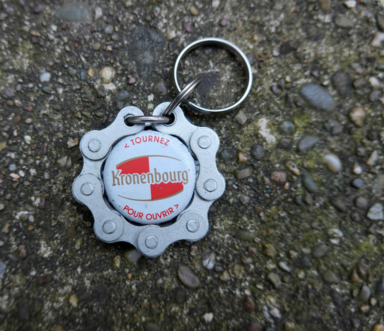 Porte-clés chaîne + capsule Kronenbourg