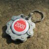 Porte-clés chaîne vélo + capsule Kronenbourg (année spécifique)