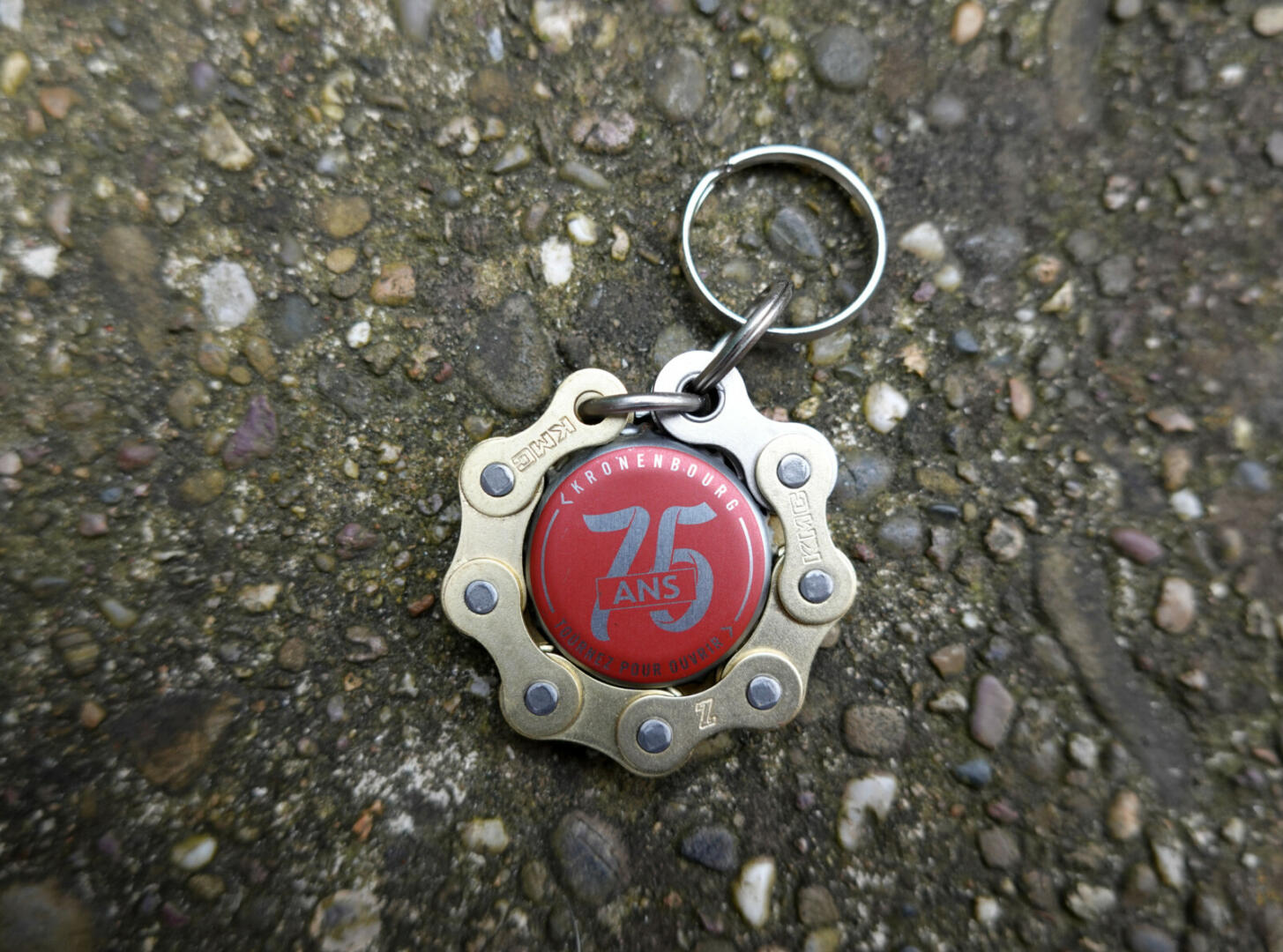 Porte-clés chaîne + capsule 75 ans