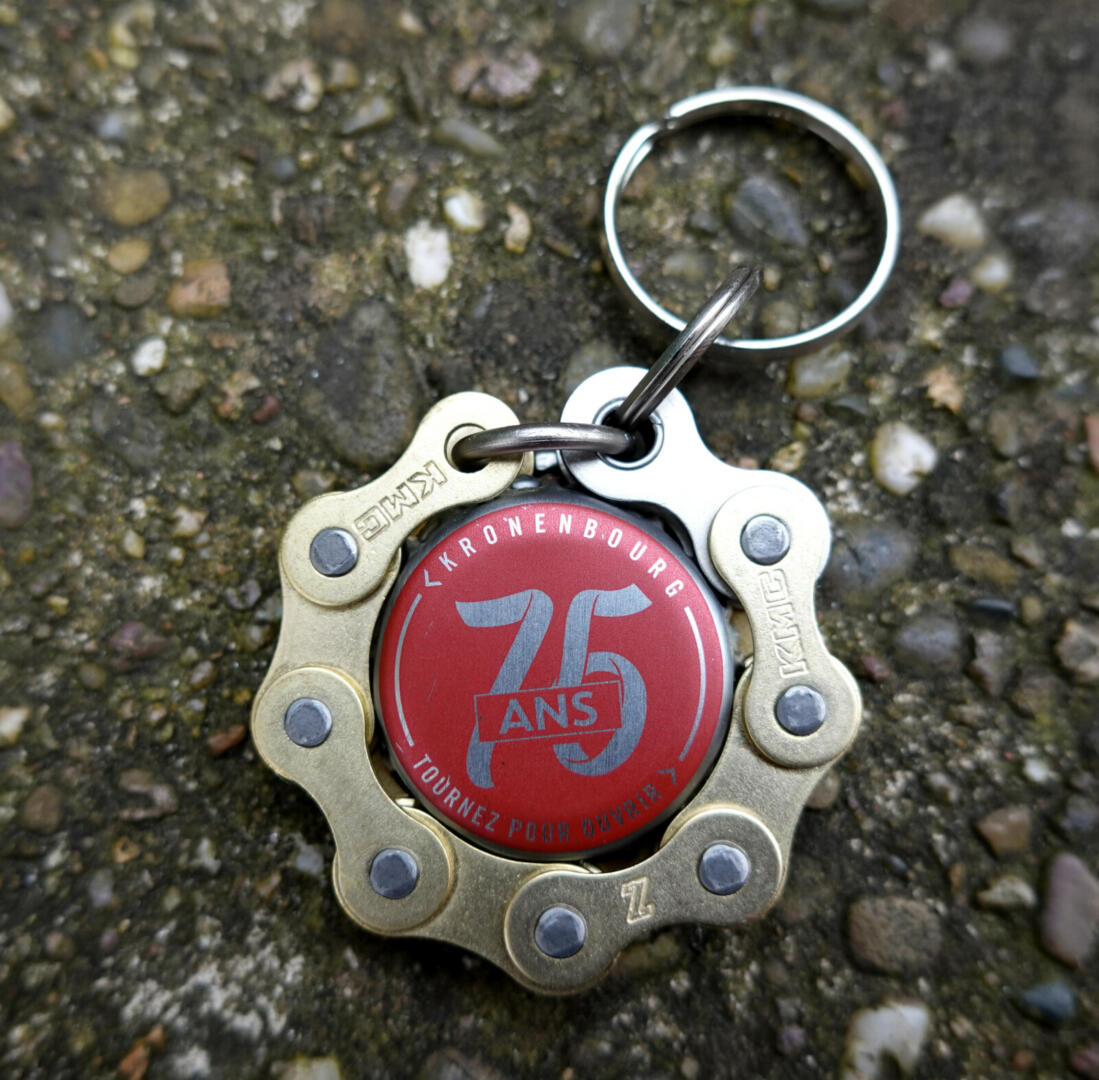 Porte-clés chaîne + capsule 75 ans