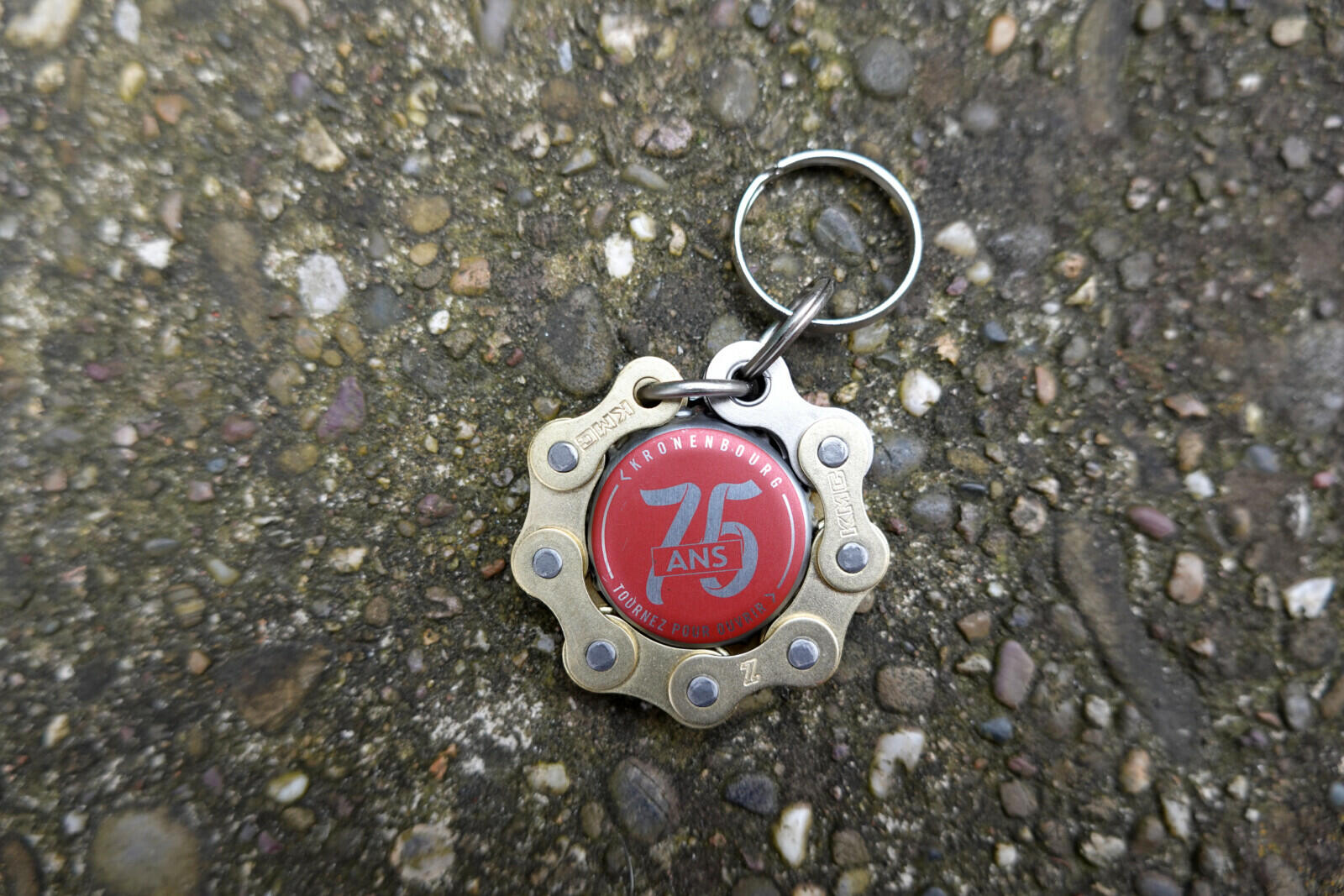 Porte-clés chaîne + capsule 75 ans