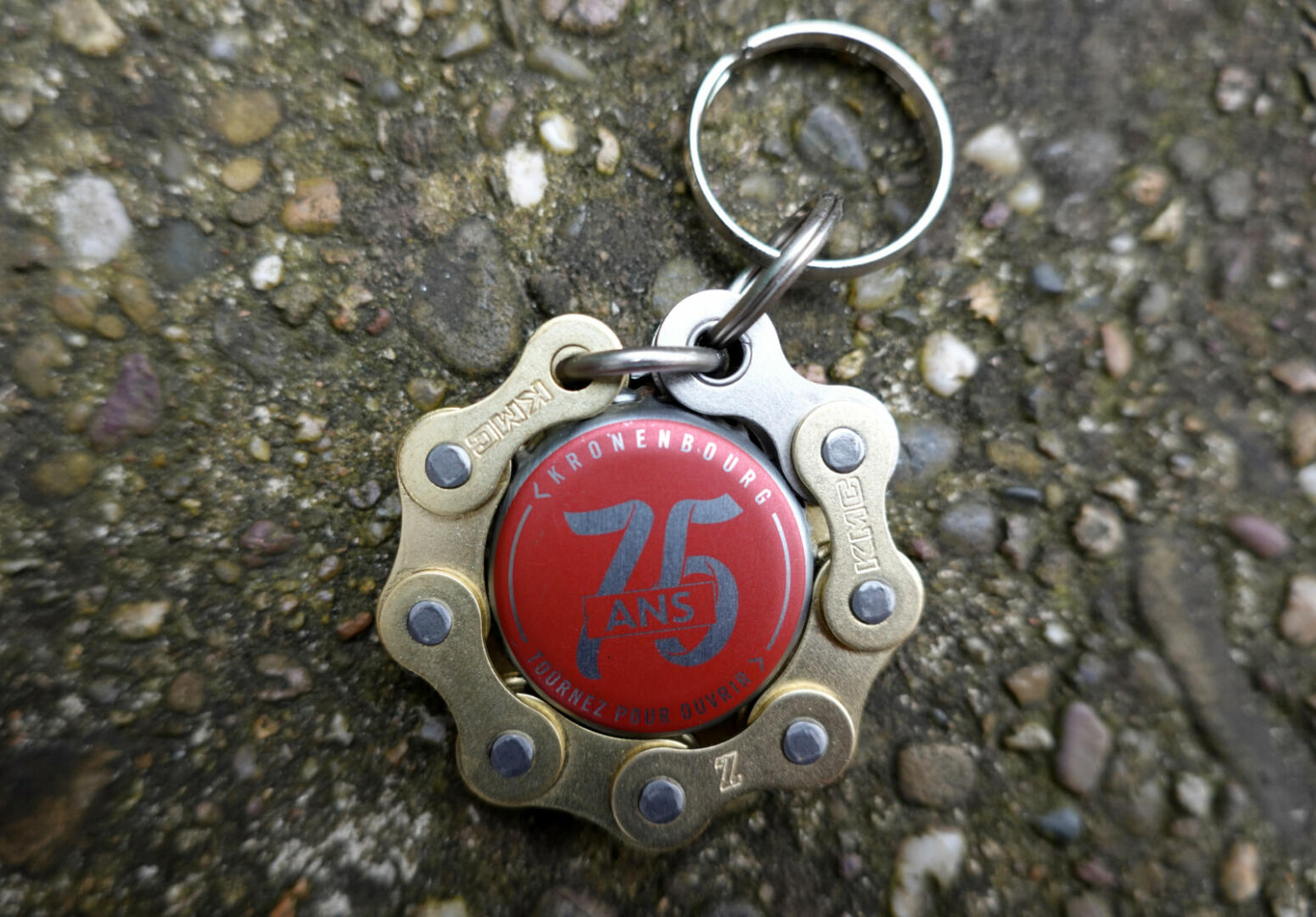 Porte-clés chaîne + capsule 75 ans
