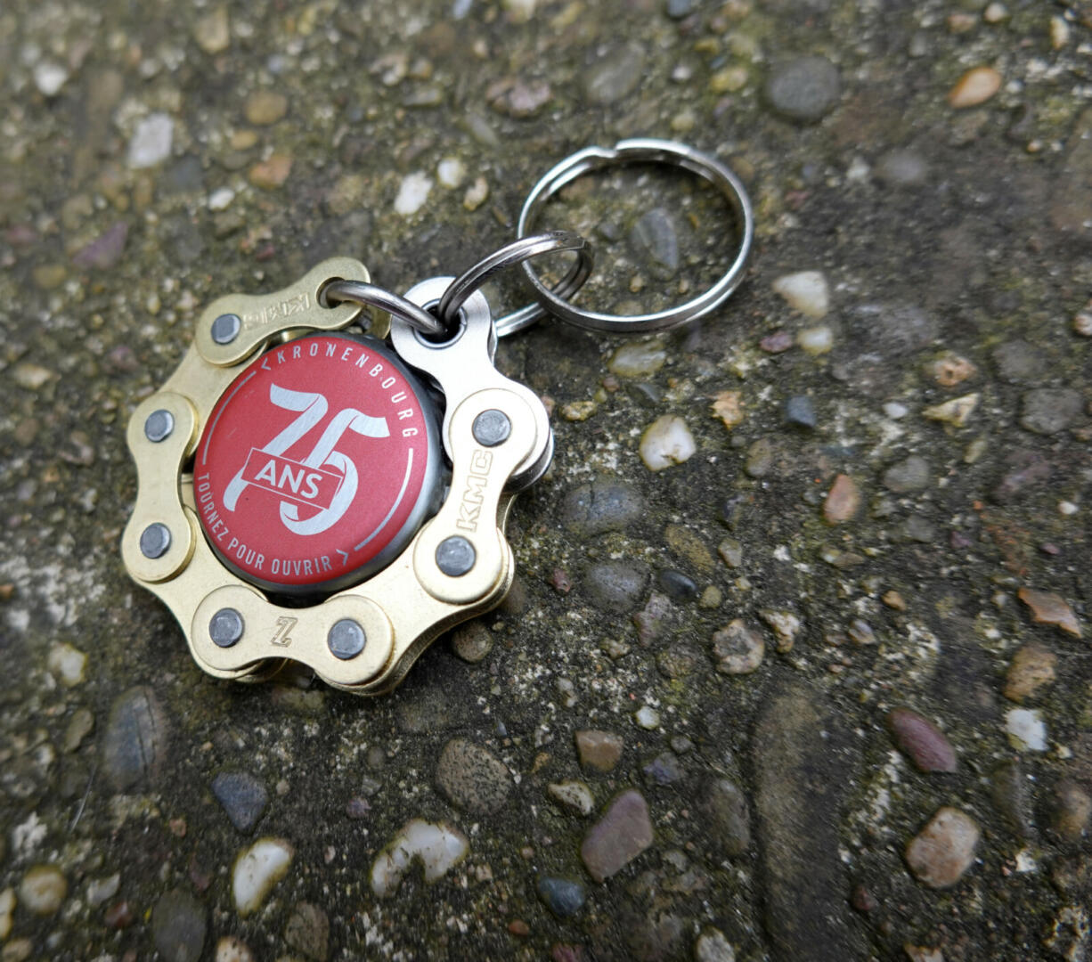 Porte-clés chaîne + capsule 75 ans