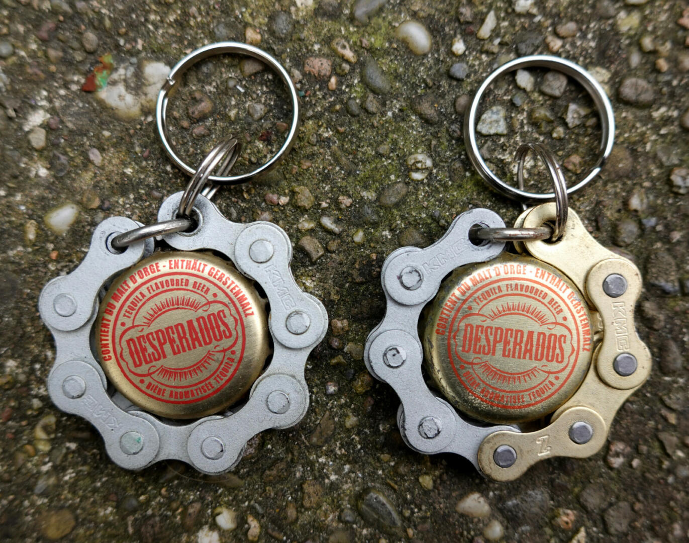 Porte-clés chaîne vélo + capsules Desperados