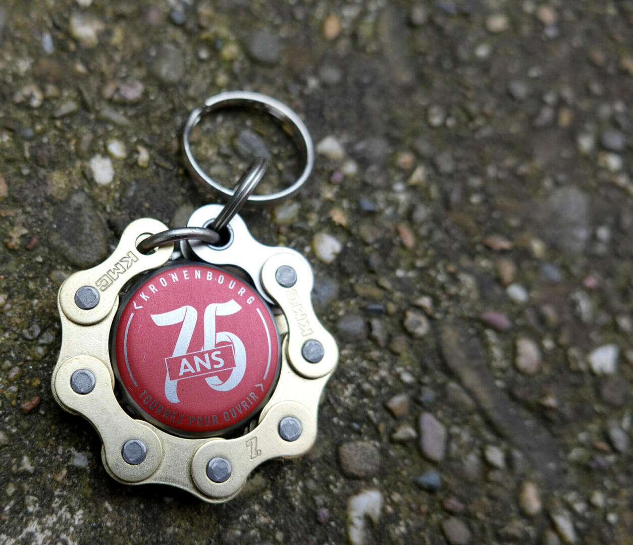 Porte-clés chaîne + capsule 75 ans