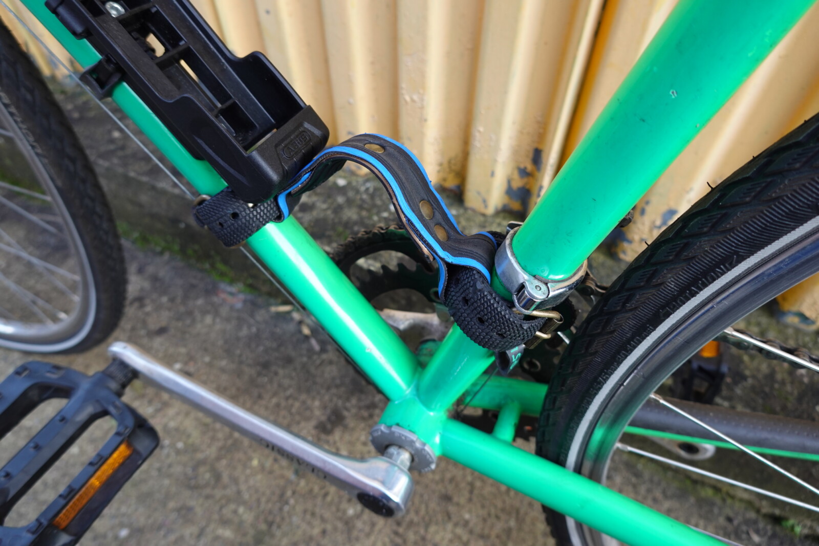 Poignées de transport pour vélo en pneu