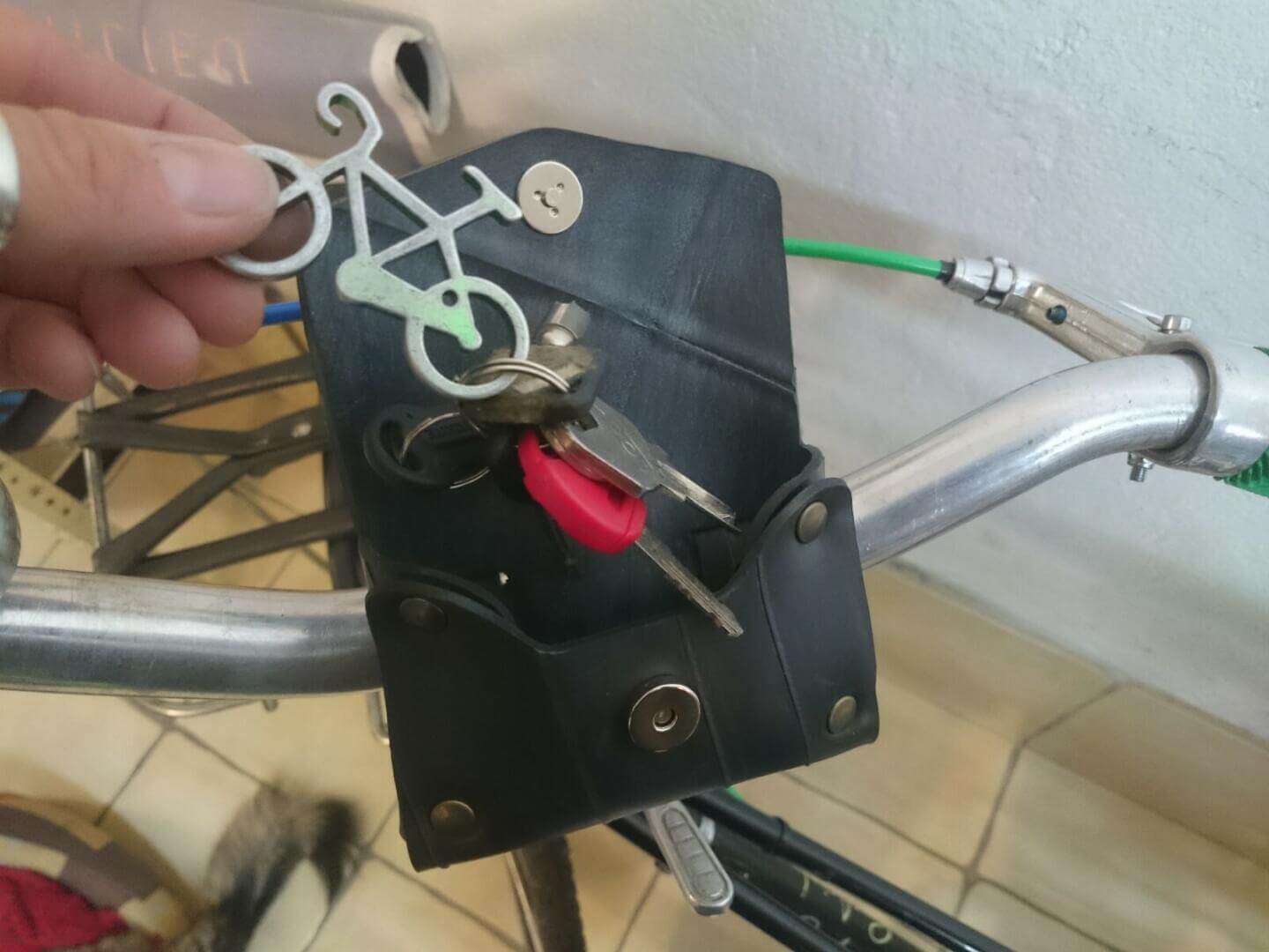 Sacoche de guidon en chambre à air de tracteur