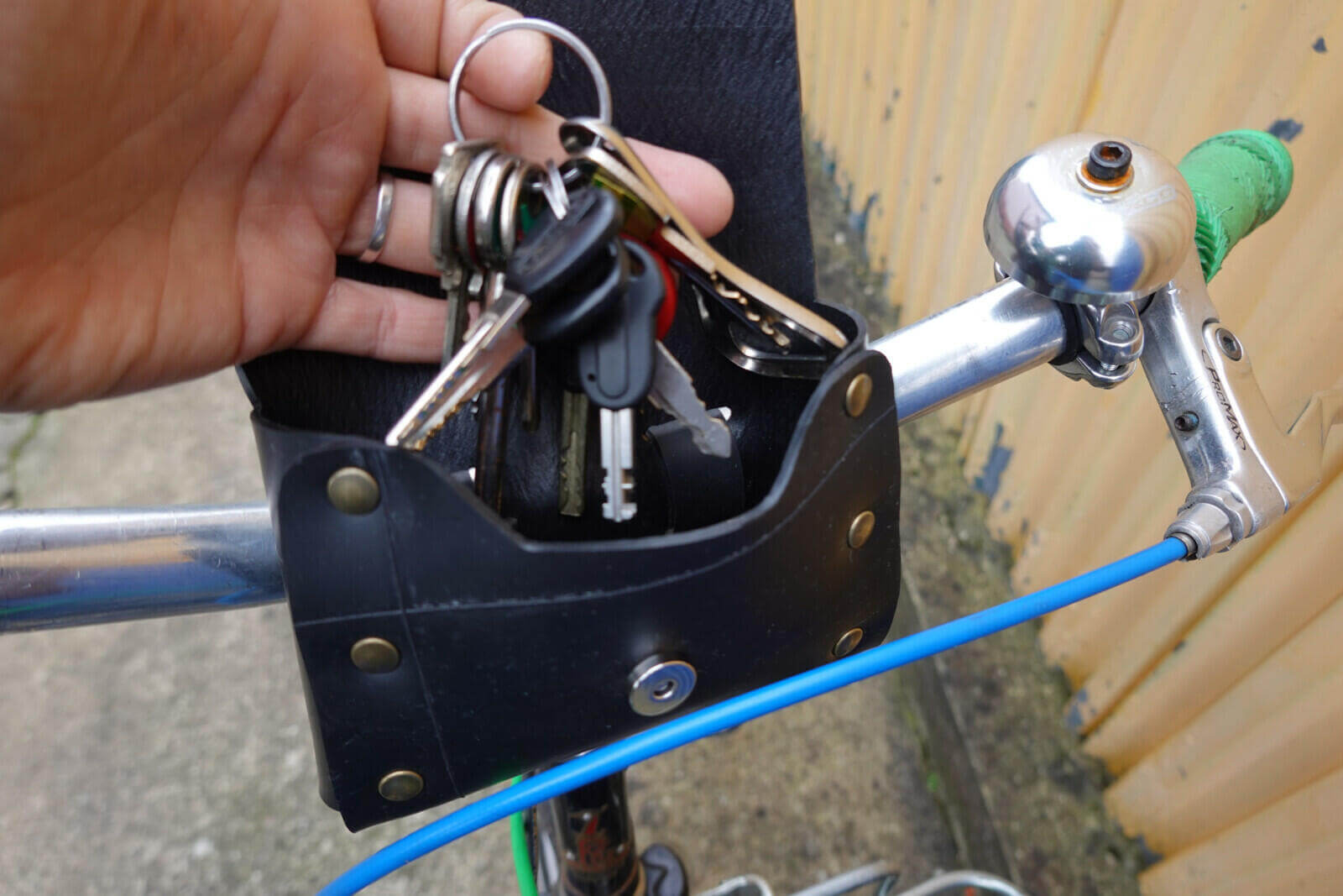 Sacoche de guidon en chambre à air de tracteur - taille moyenne