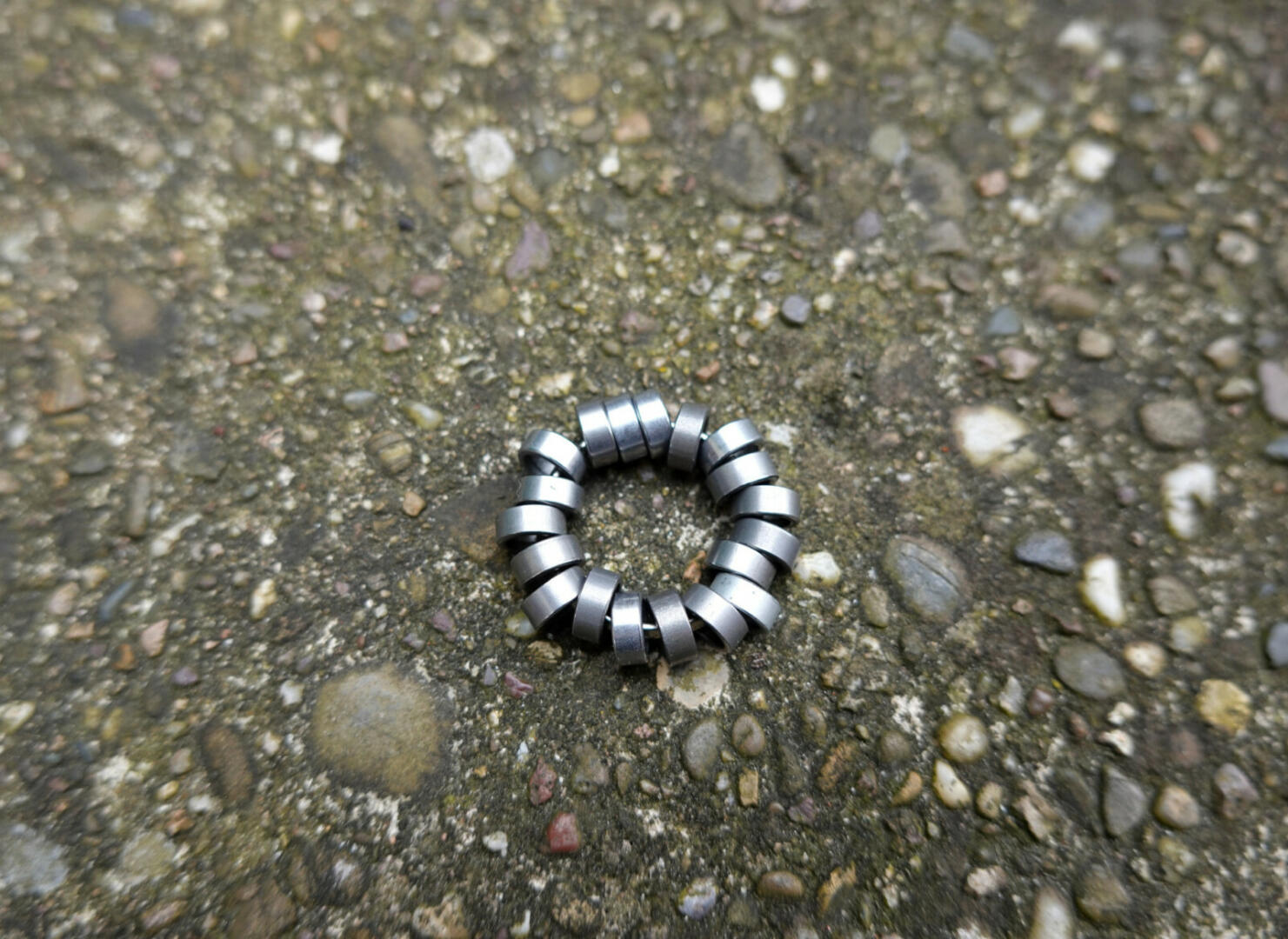 Fidget anneau avec petits rouleaux