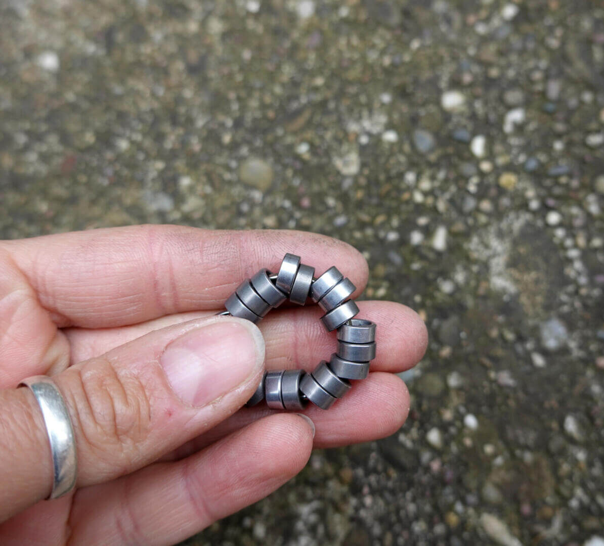 Fidget anneau avec petits rouleaux