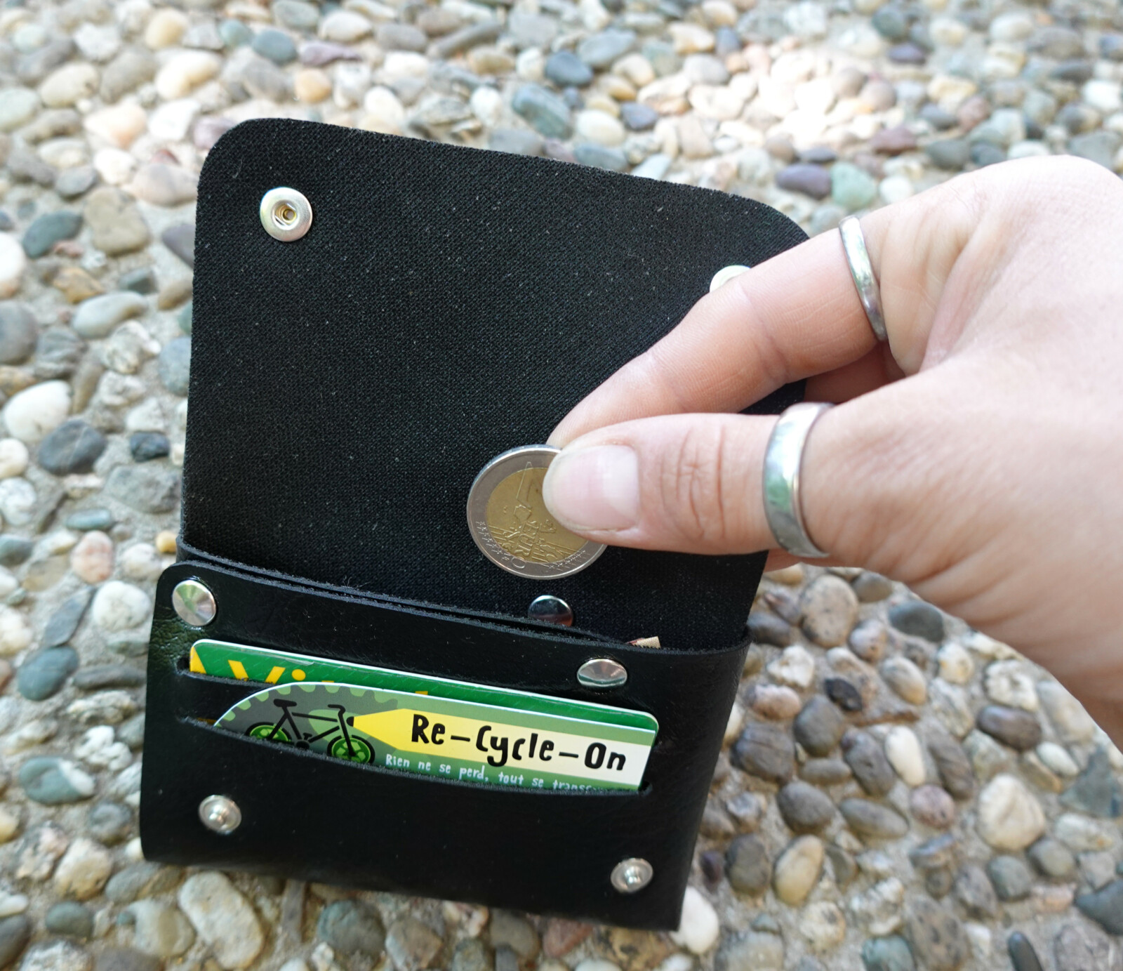 Porte-feuilles en tablier de scooter upcyclé