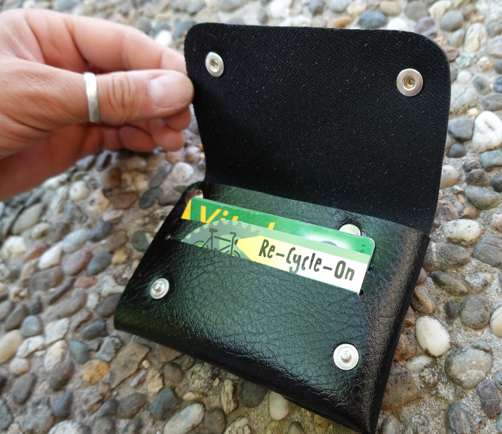 Portefeuille en tablier de scooter upcyclé