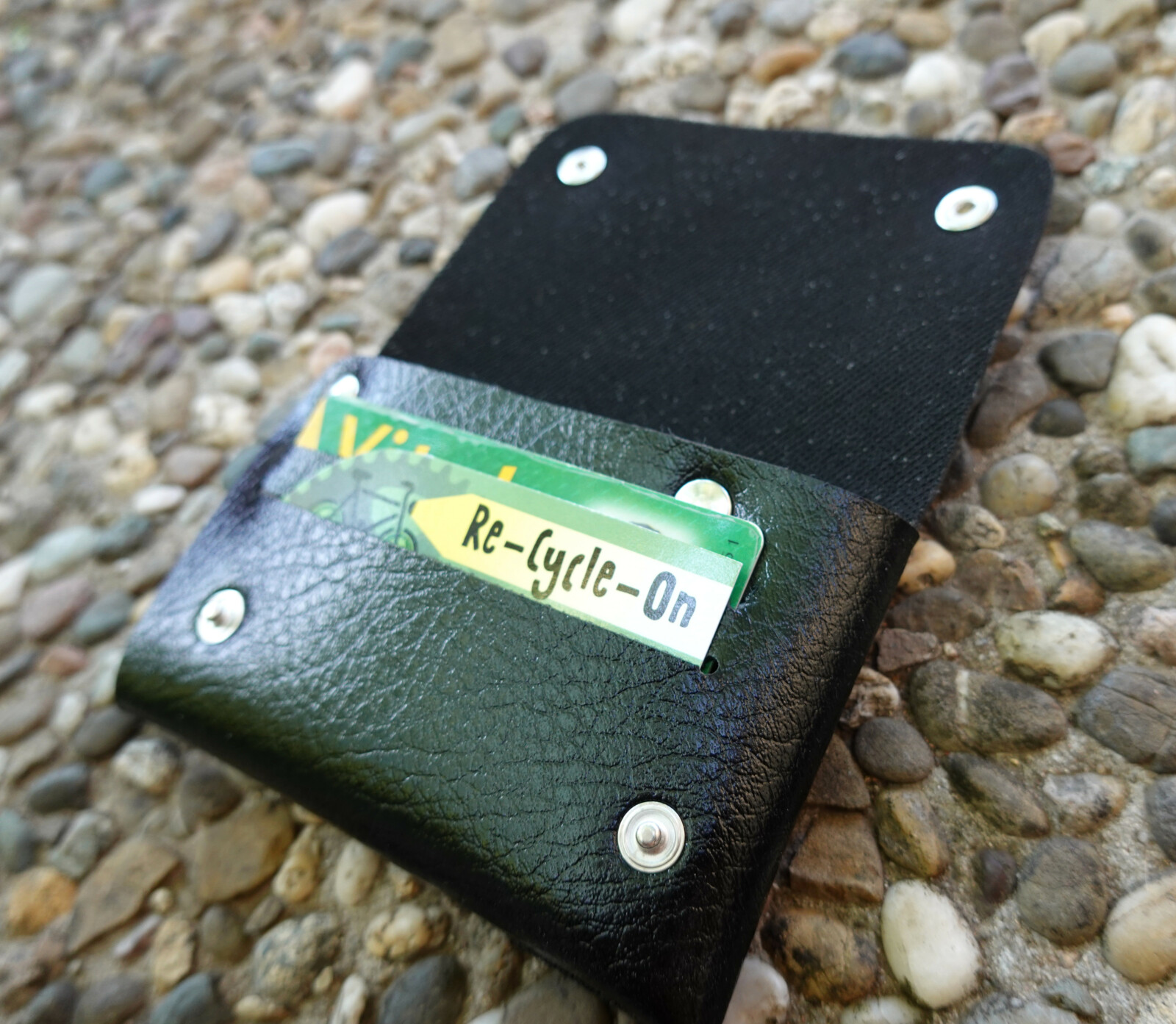 Porte-feuilles en tablier de scooter upcyclé
