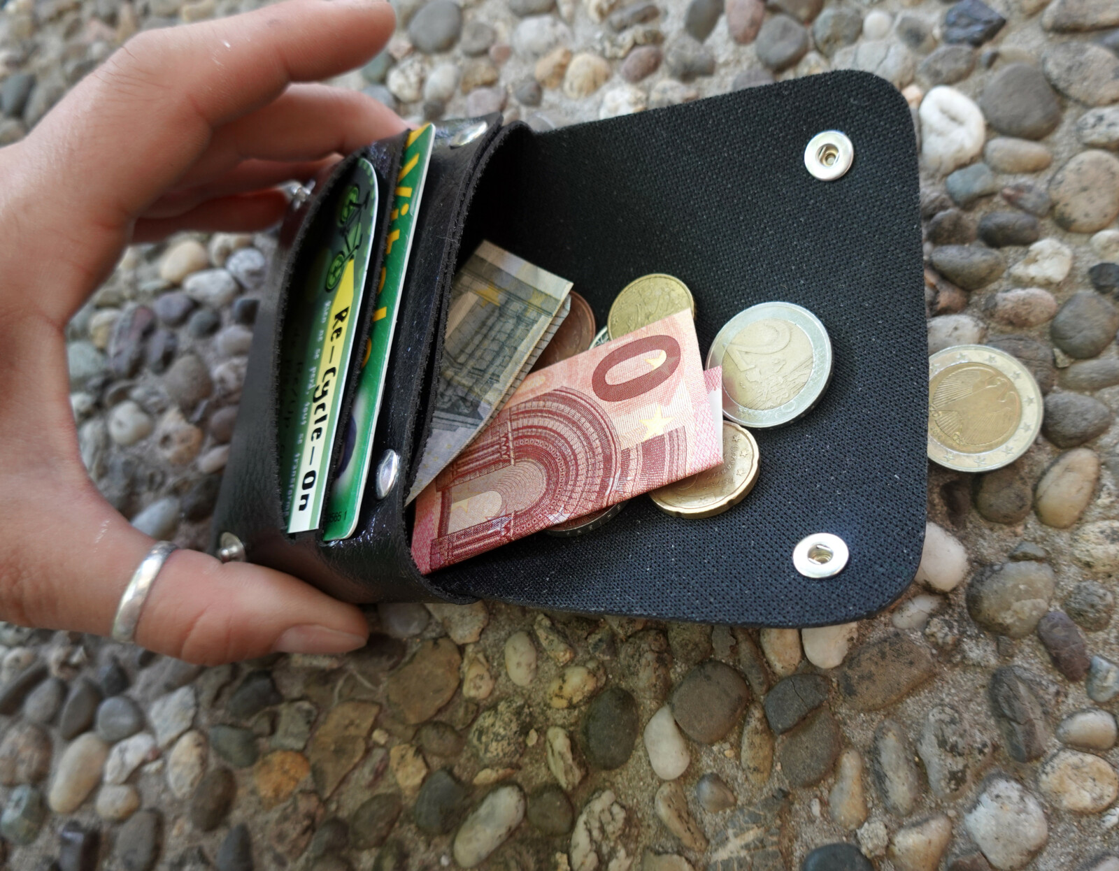 Portefeuille en tablier de scooter upcyclé