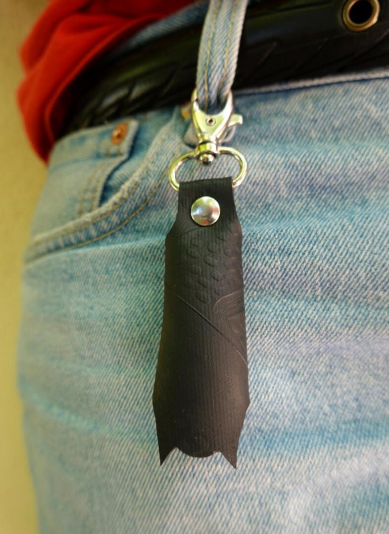 Porte-clés chauve-souris en chambre à air de tracteur